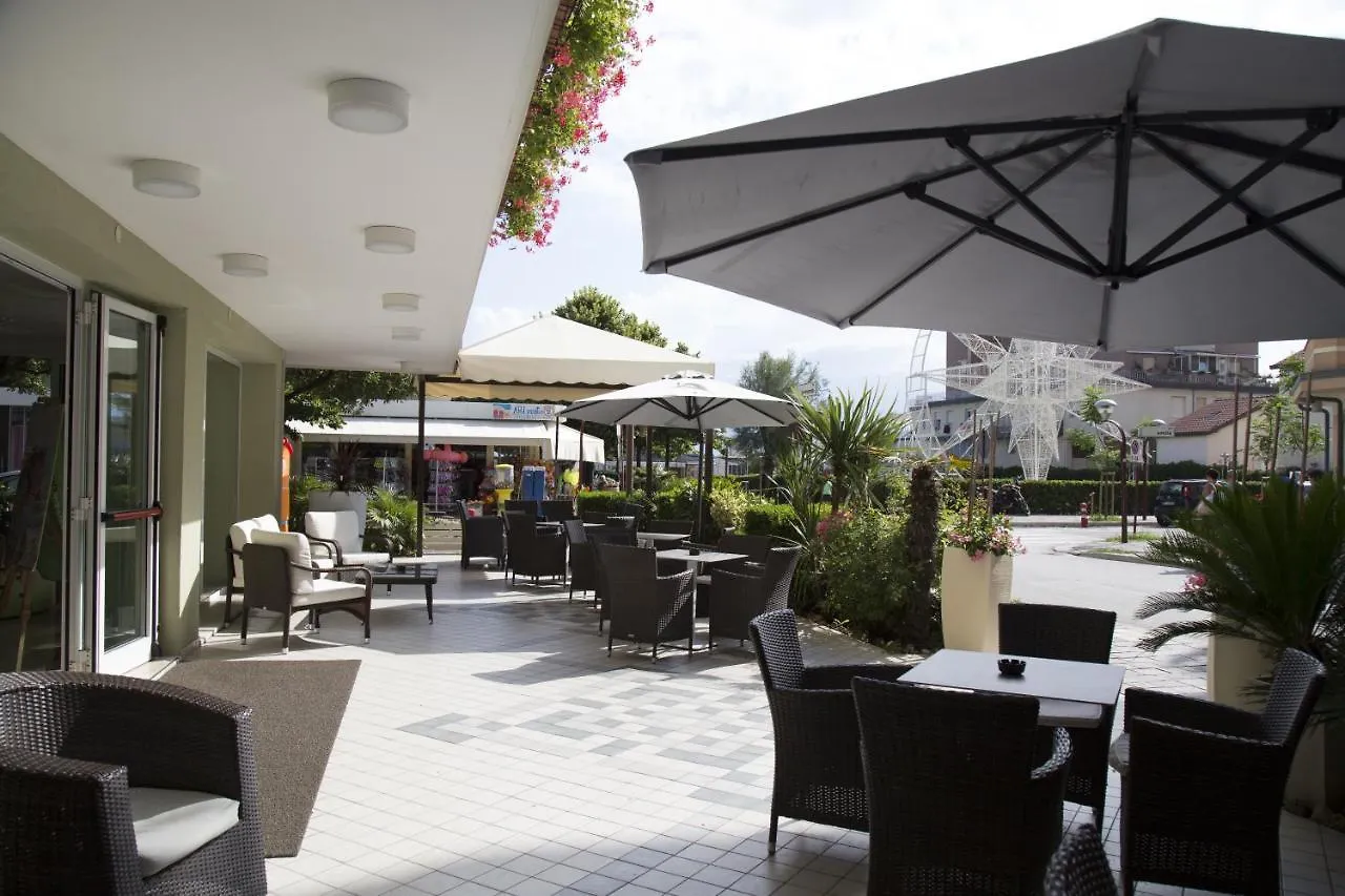 Hotel Cristallo Misano Adriatico 3*,